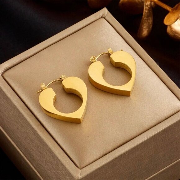 NWT  Heart Hoop Earrings 14K Gold Plated Elegant Minimalist Classic - Picture 3 of 10